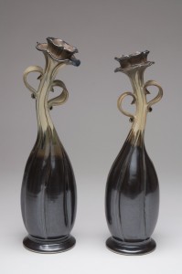 Dancing Couple - dark vases     